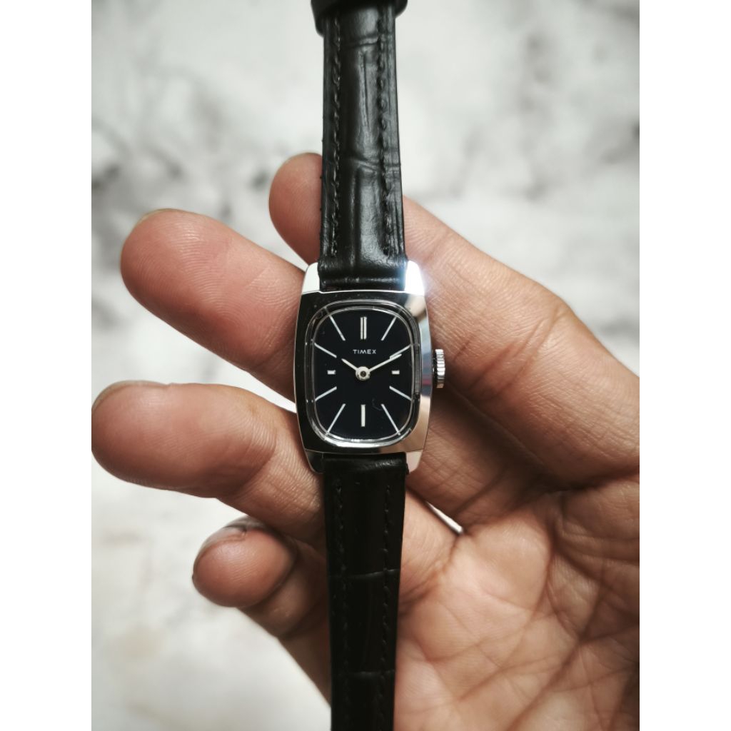 Timex Manual Winding cushion I tonneau case 1980 Ladies