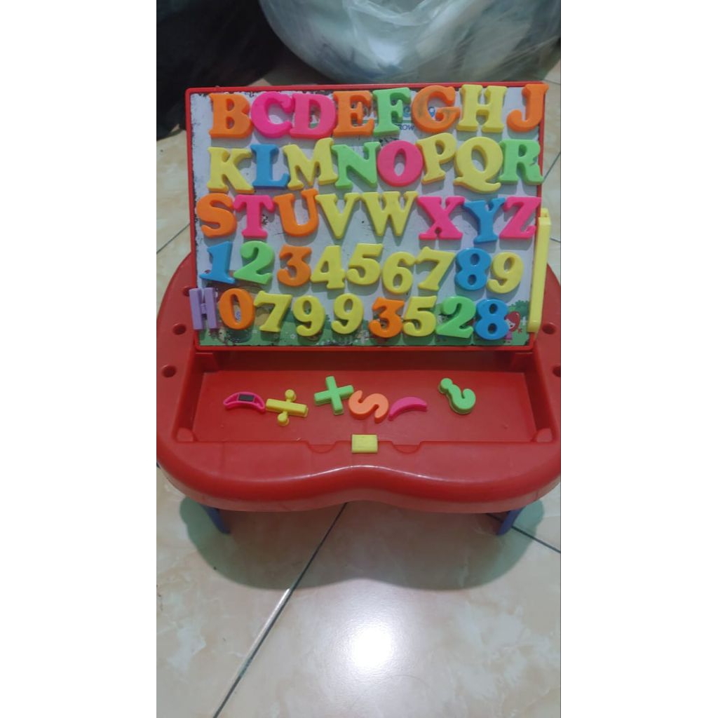 Preloved mainan edukasi meja papan tulis magnetik abjad