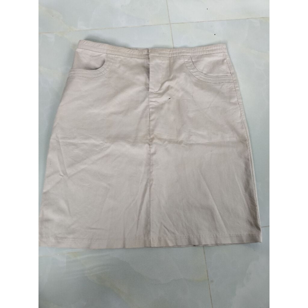 Preloved rok pendek wanita bahan chino / denim warna ivory atau cream