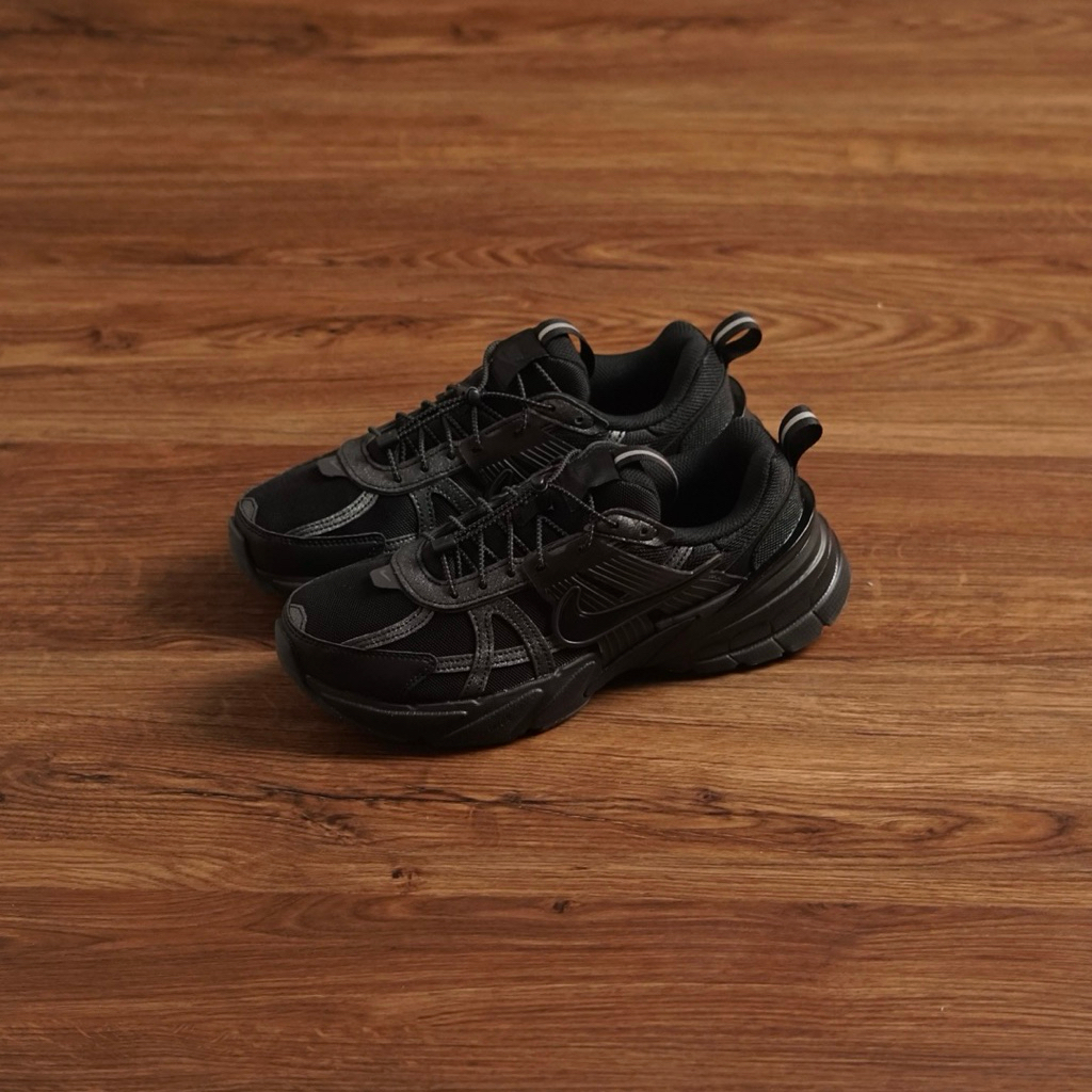 Sepatu Running V2K Run “Black/Anthracite”