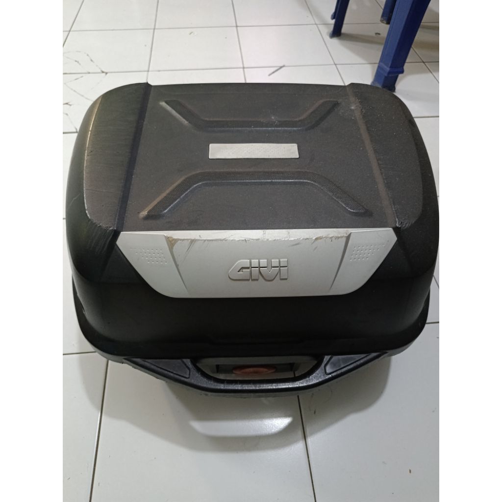 Box Motor Merk Givi E43 + Base Plat (Second)