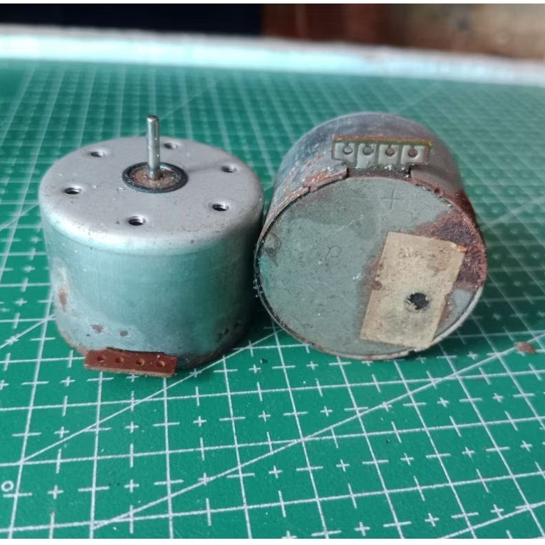 Dinamo Tape Ukuran Besar 4 Pin 12V DC 3000 RPM
