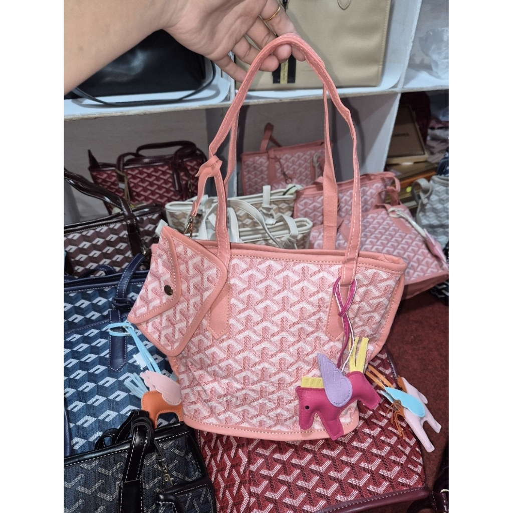 tas mono gratis gantungan