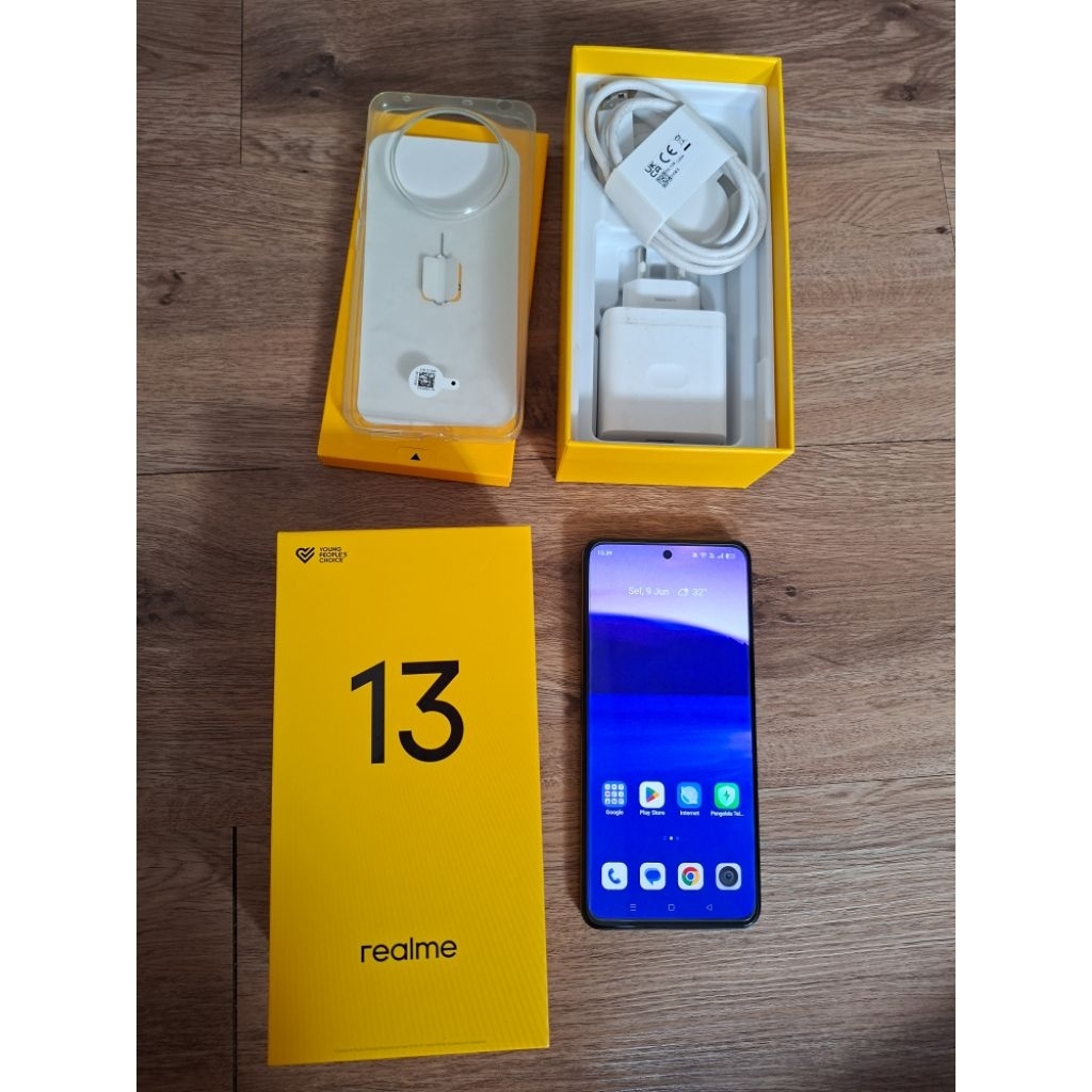 Realme 13 4G [8+256 GB] Second Fullset | Android  Realme Bekas Seken Murah