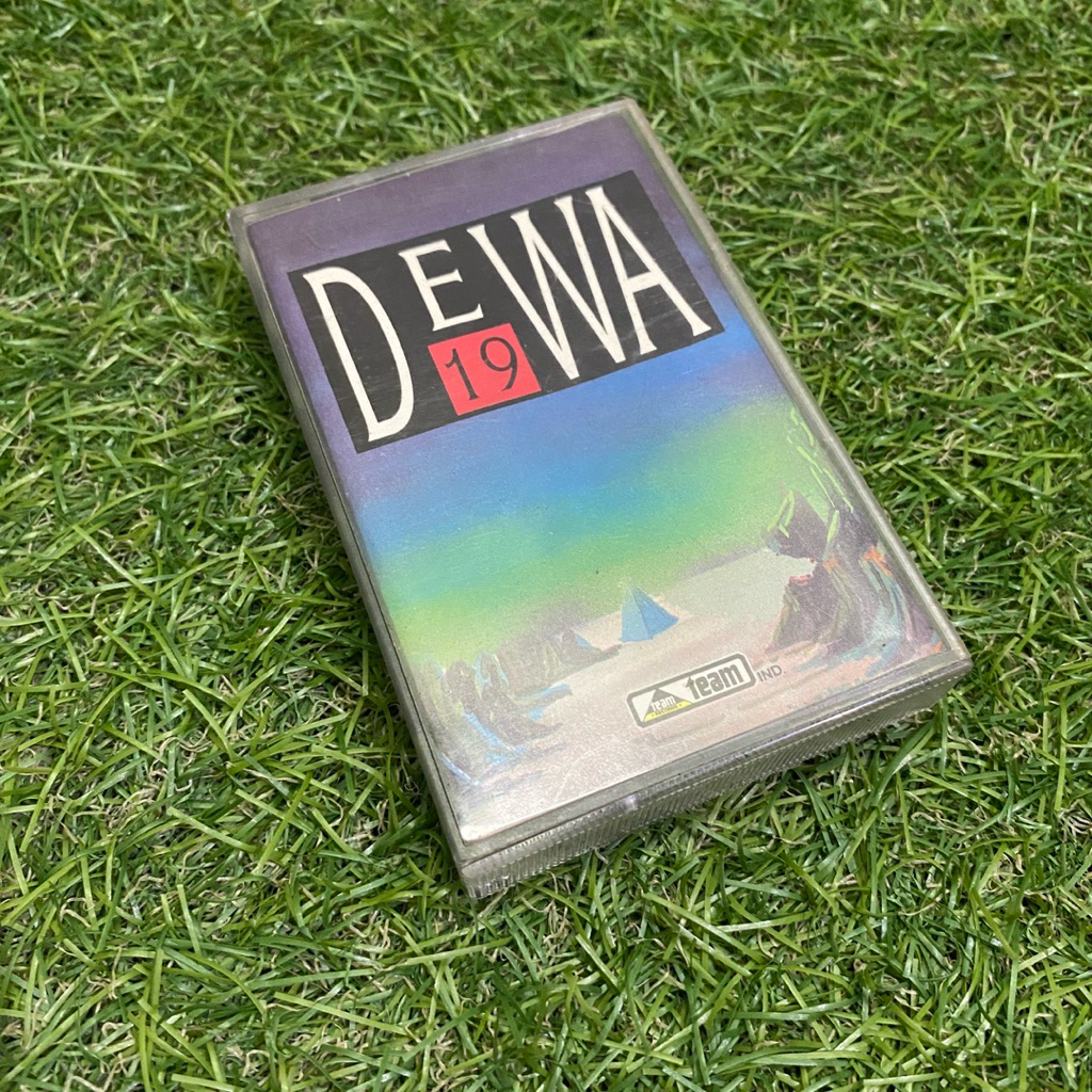 Kaset pita Dewa 19 - Self Title (album pertama)