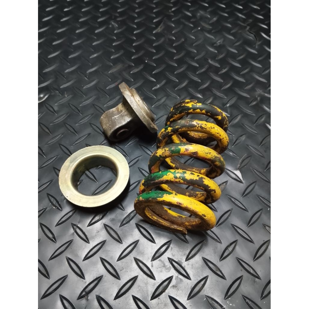 Bracket breket anting atas per monoshock shock belakang suzuki rk cool original