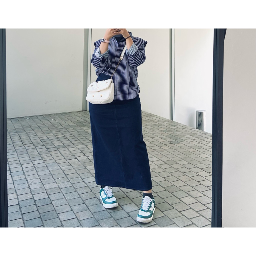 ROK JEANS UNIQLO WARNA DARK BLUE