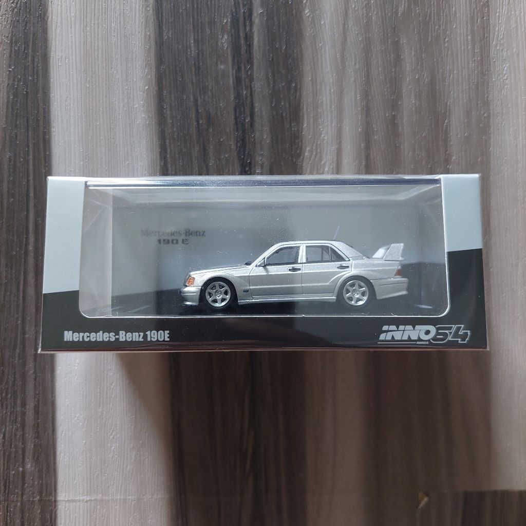 INNO64 1/64 IN64-190E-SIL MERCEDES BENZ 190E SILVER