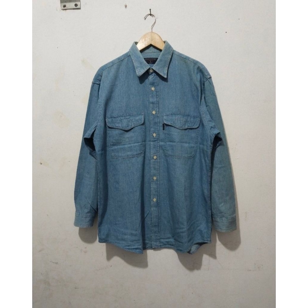 Valentino washing jeans shirt