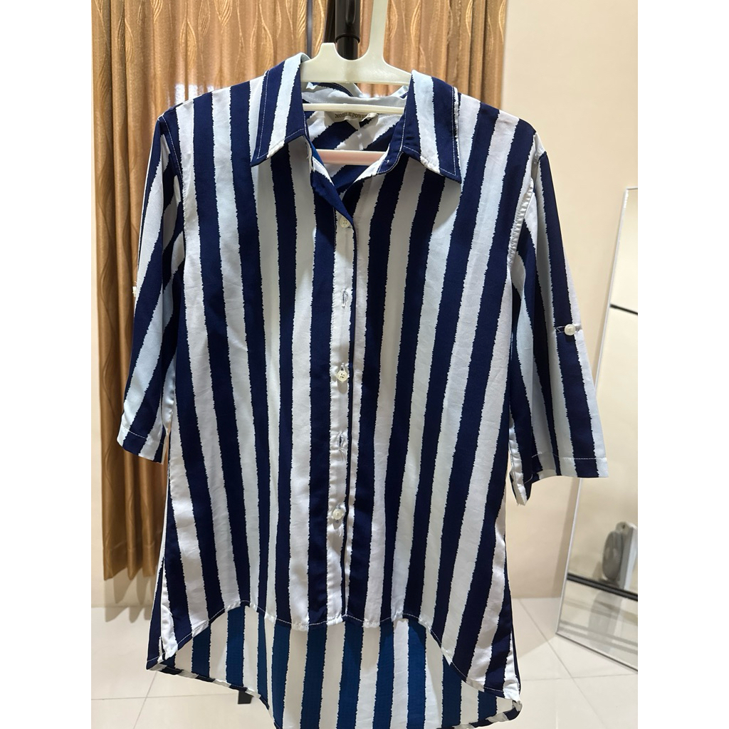 Kemeja garis putih biru