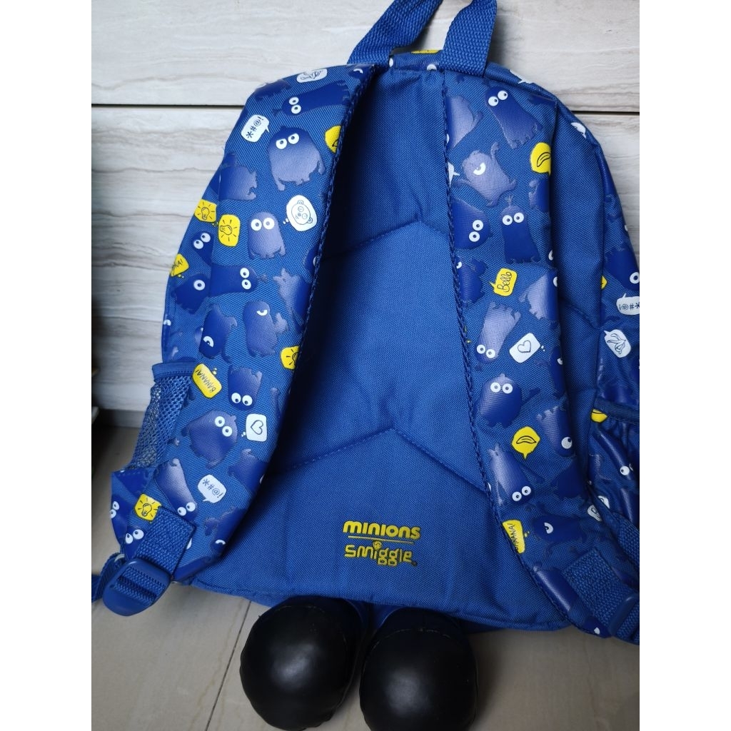 Preloved tas smiggle minion