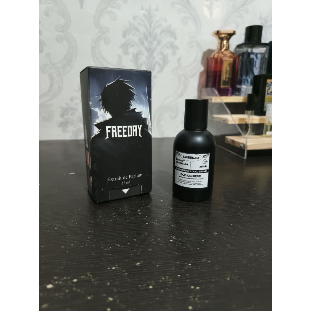 BOTOL KOSONG parfum freeday untuk pajangan (baca deskripsi)