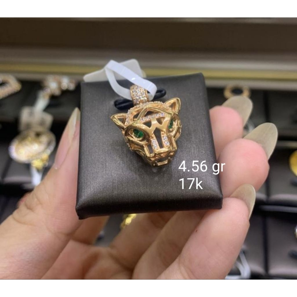 Liontin emas 75 muka macan