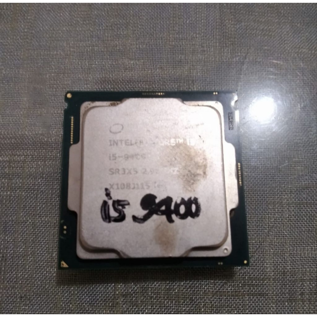.Processor i5 9400 gen9, (kotor bawah dikit) Normal, Garansi.