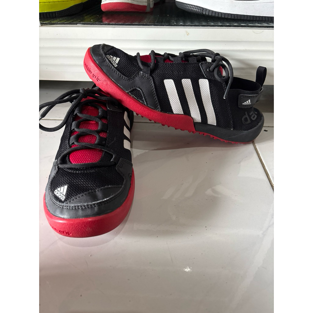 adidas “daroga” size 43/27.5cm