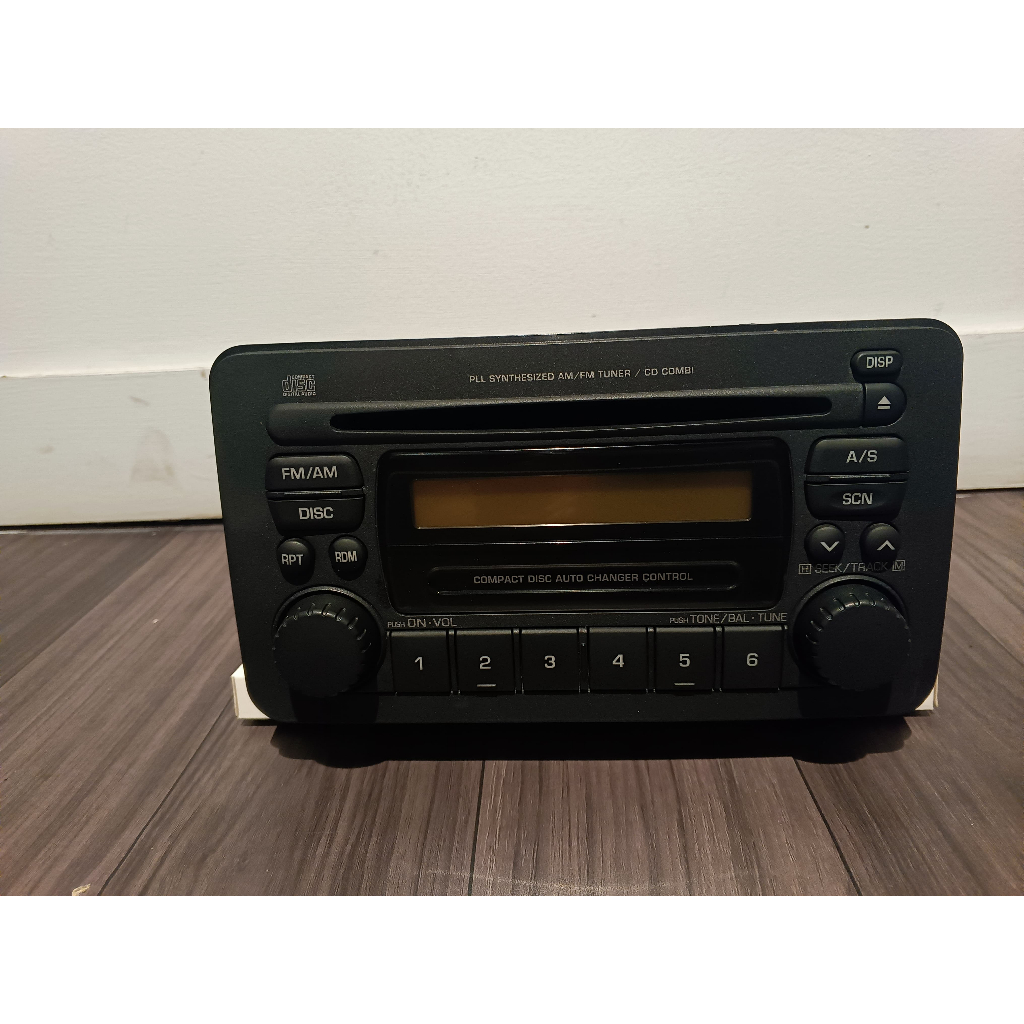 100 TD Head unit Clarion. Model : PS-2684H-E. SN : 0057680 ex Suzuki Jimny