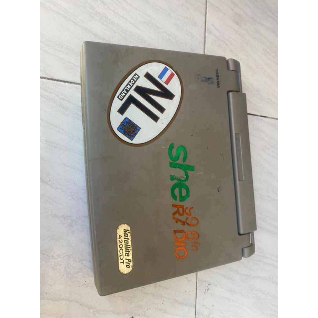 laptop jadul toshiba
