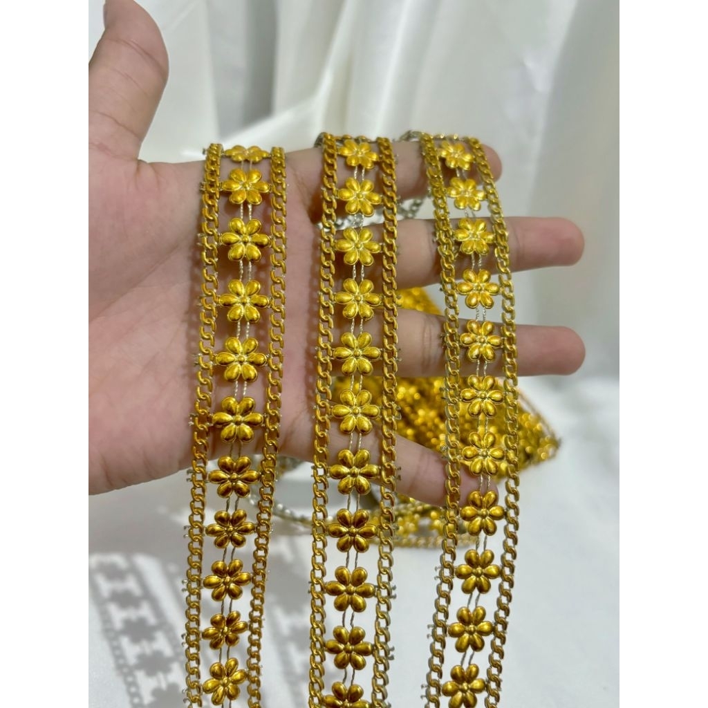 PER ROL Aplikasi Renda Bunga Tengah Variasi Gold Untuk Dada Pinggang Pinggiran Baju Adat Kebaya | Ak