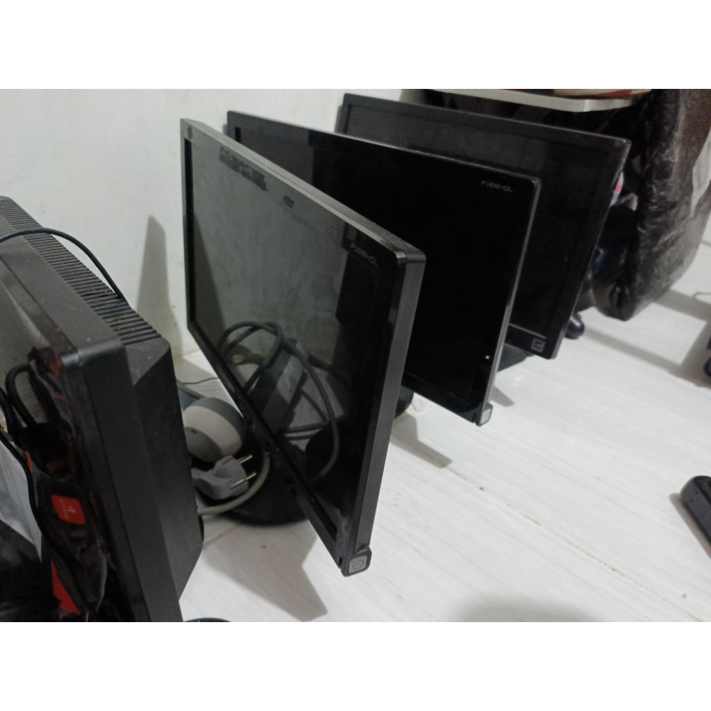 monitor 16 inch kondisi normal