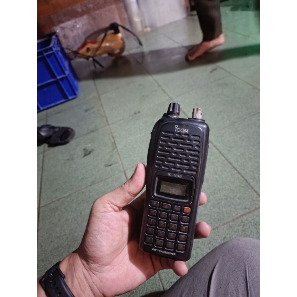 ht icom v82