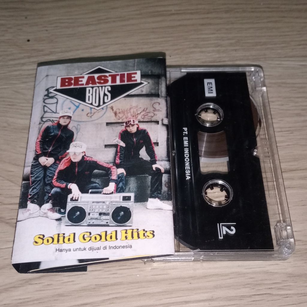 Kaset Beastie boys - Solid Gold Hits (COVER REPRO ISI ORI)