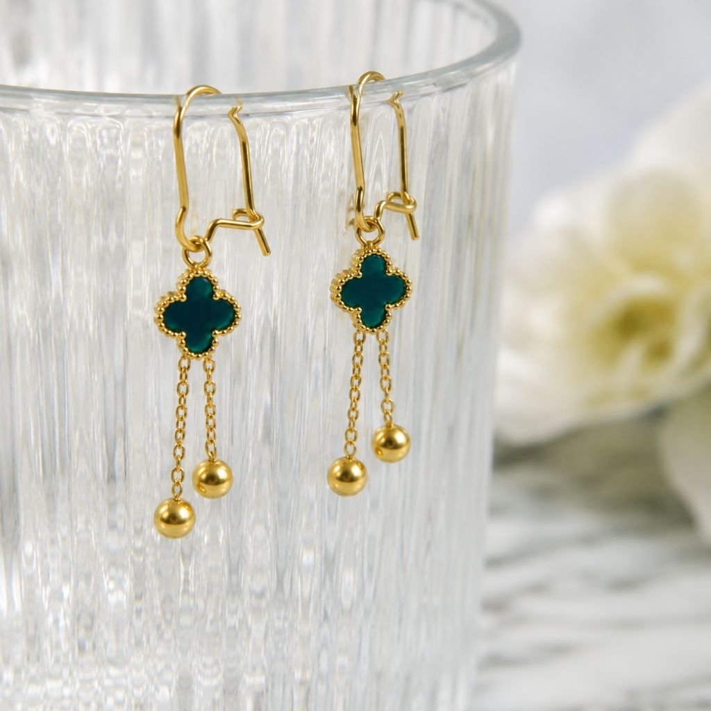 Anting Titanium Clover Tassel Hijau Elegan Wanita
