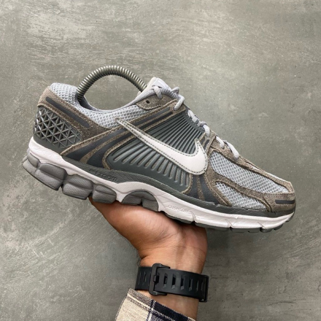 [Size 41] Nike Air Zoom Vomero 5 ‘Cool Grey’ (HF1553-003) Second Original Kondisi Mulus No Minus. Ha