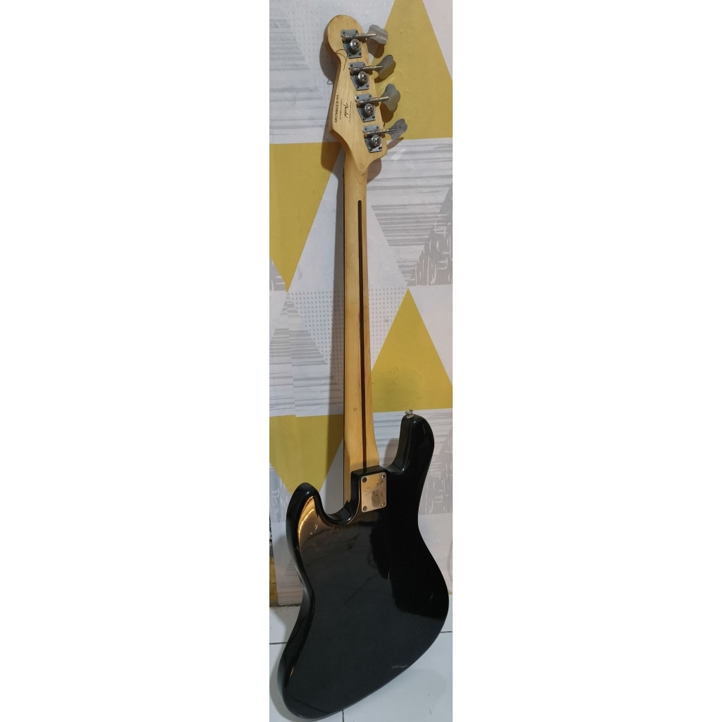 Squier Jazz bass