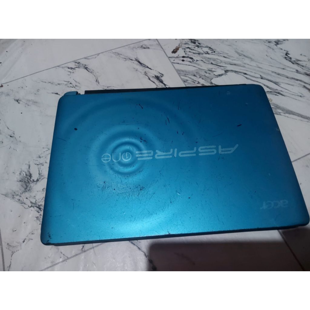 LAPTOP BEKAS ACER ASPIRE ONE 722 MINUS SEPERTI DIGAMBAR DAN BEBERAPA TOMBOL DAN BATRE BOCOR