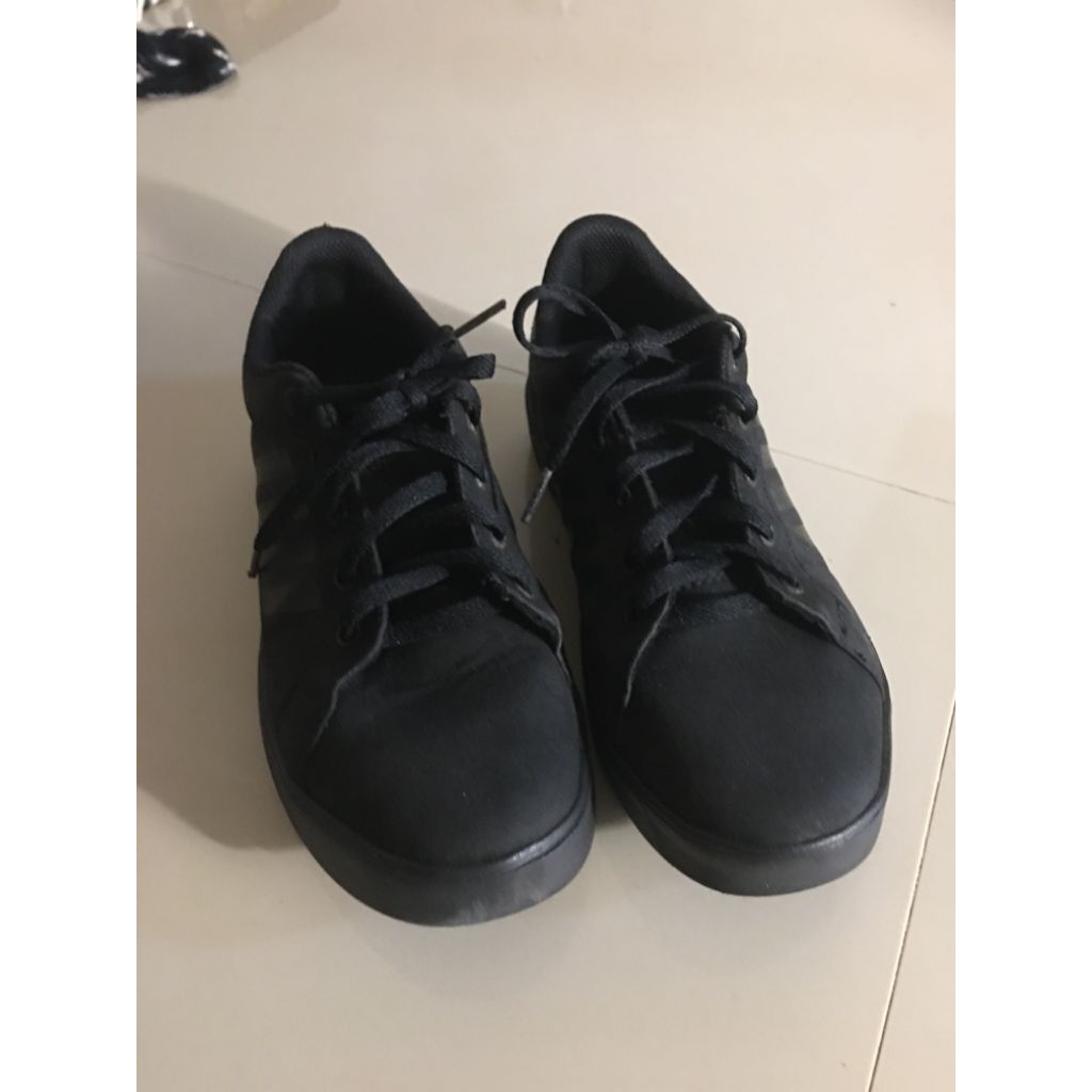 PRELOVED SEPATU TOMKINS HITAM POLOS UK 36