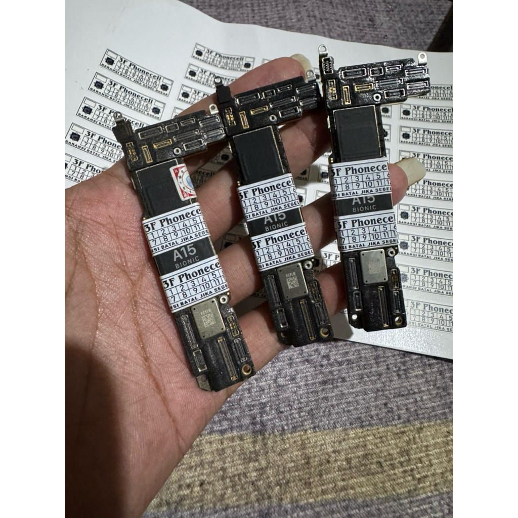 Mesin iPhone 13 Basic Lock iCloud