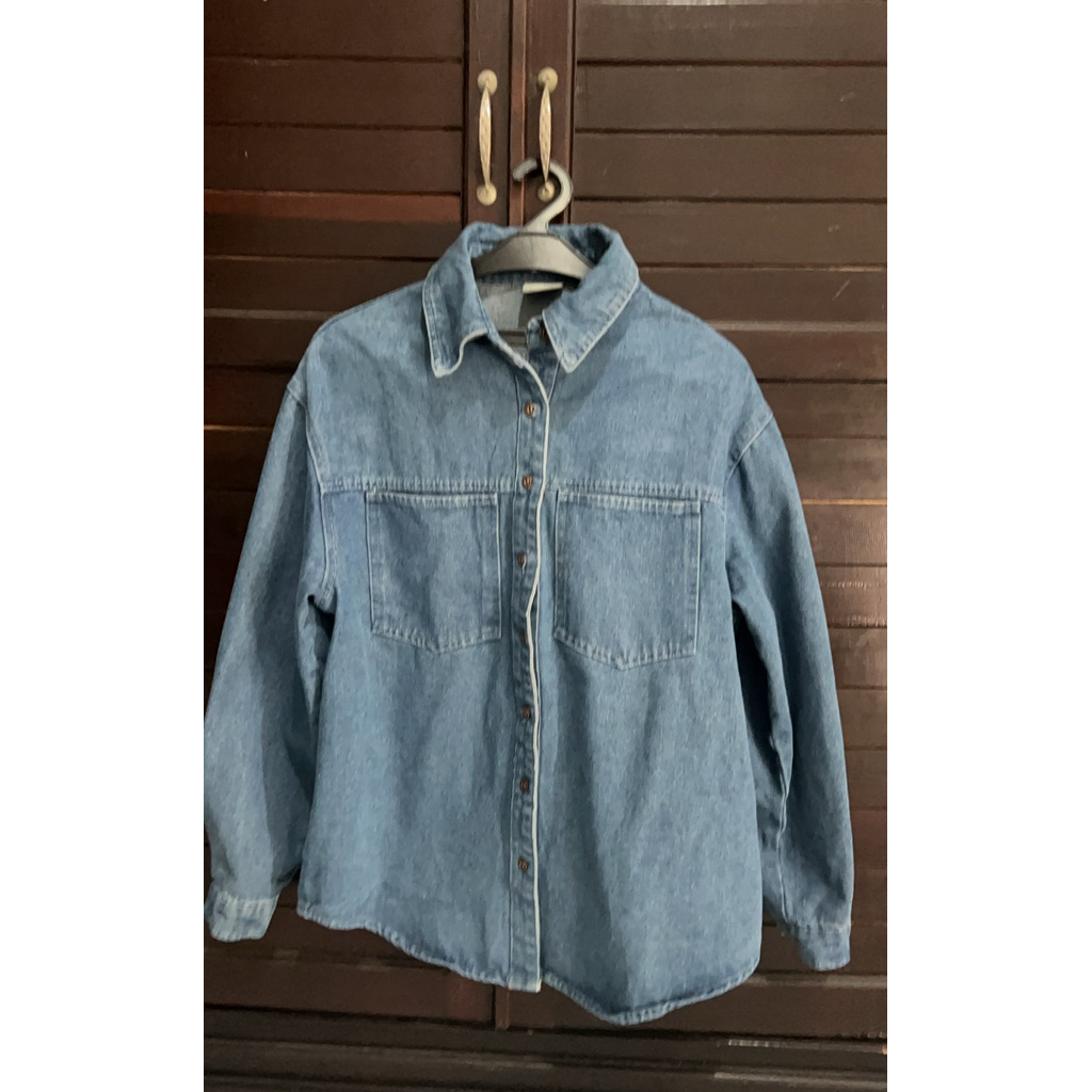 kemeja denim this is april