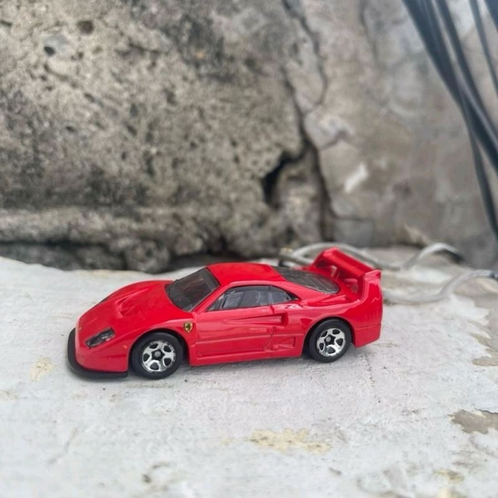 hotwheels ferrari f40 loose merah