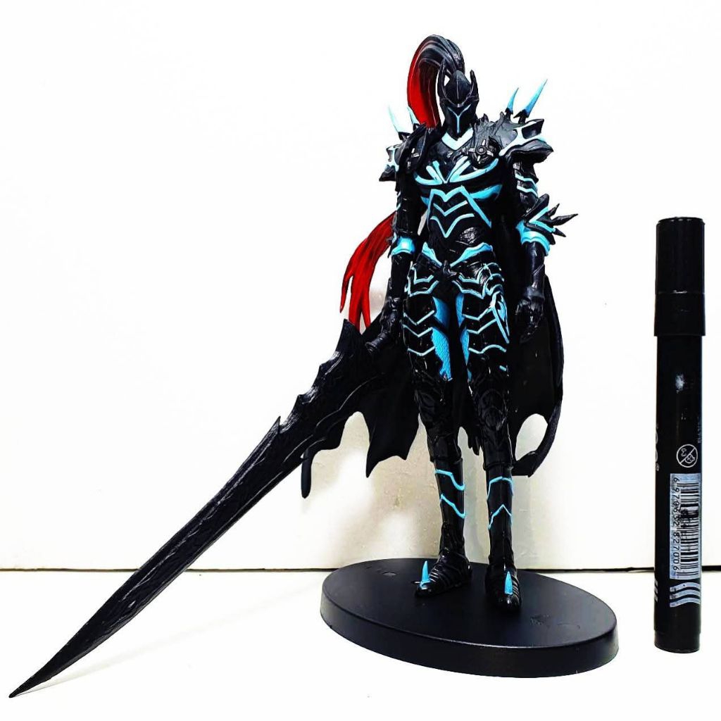 Mainan action figure Igris the Bloodred, a loyal shadow soldier.  21cm PVC action figure of the char