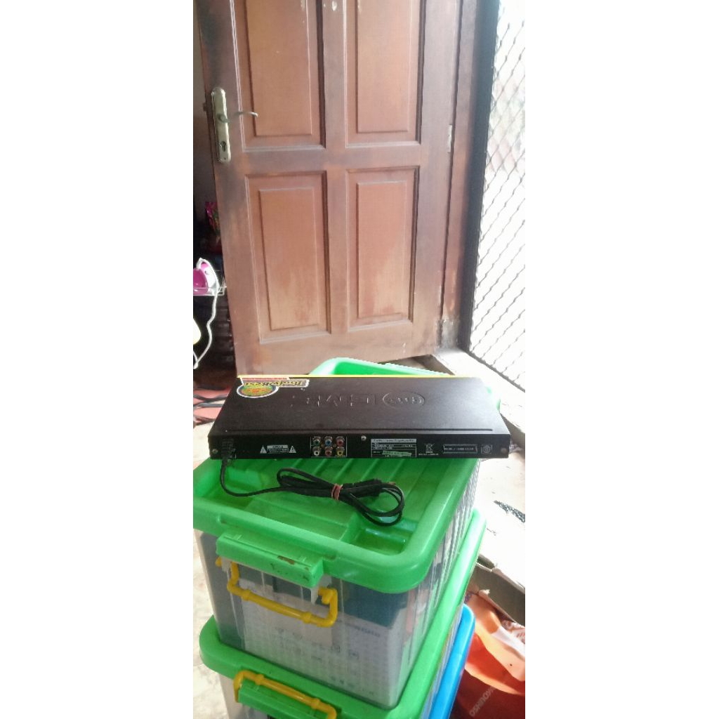 DVD VCD CD PLAYER GMC BM-081T YELLOW