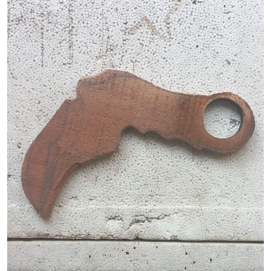 kerambit kayu latihan