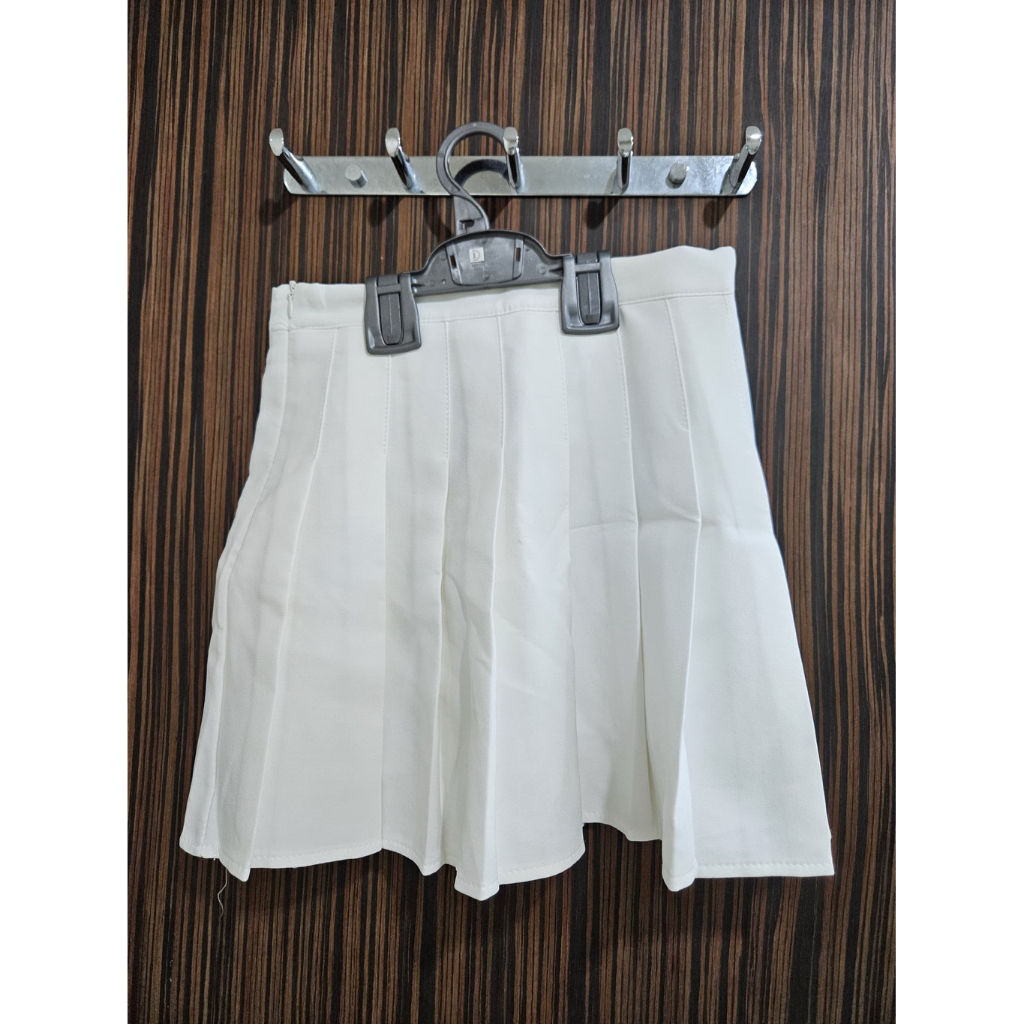 PRELOVED SECOND PRIBADI CELANA ROK MINI PENDEK WANITA POLOS WOMAN SHORT PANTS WHITE SKORT PUTIH SKIR