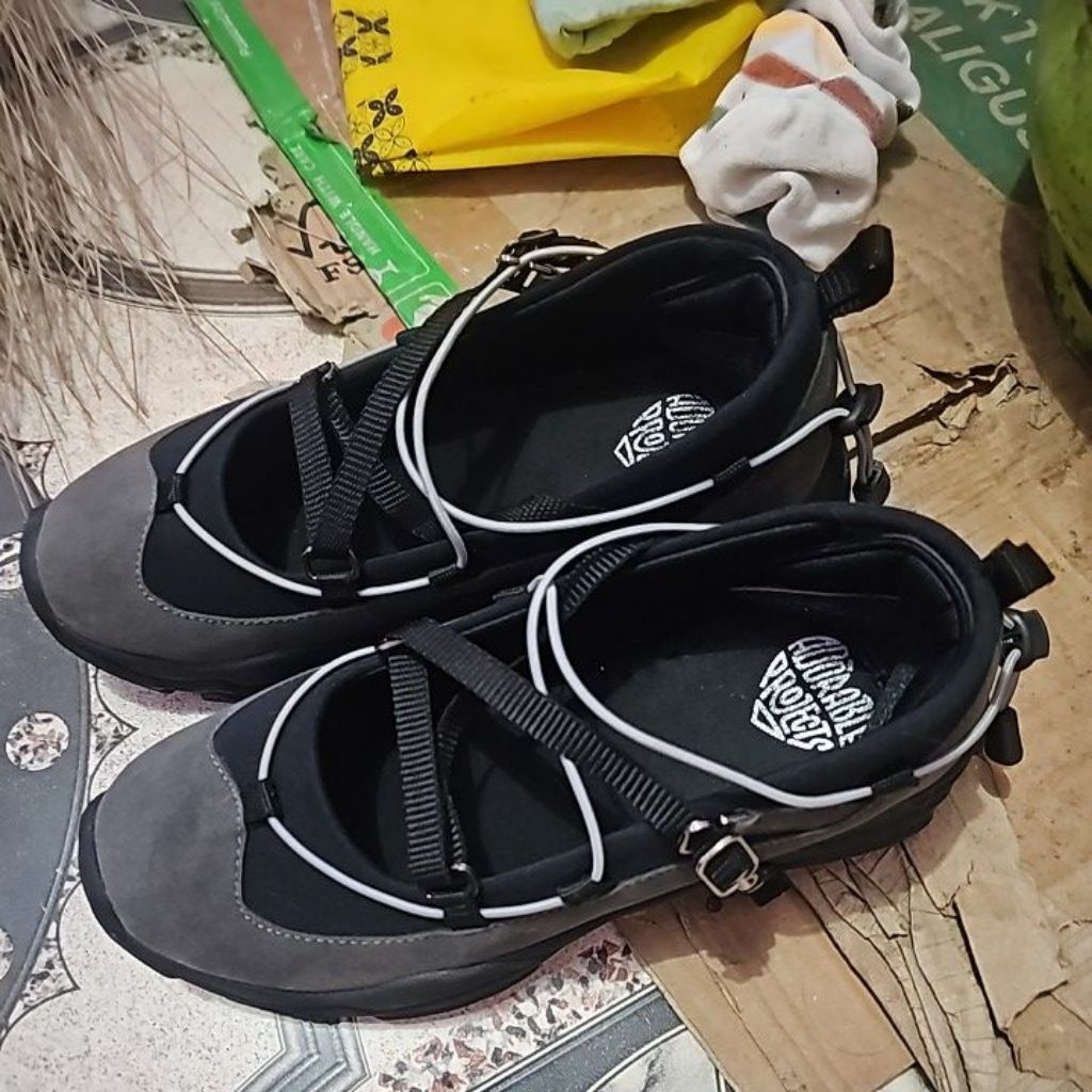 Sepatu adorableproject adorable project 2nd second kondisi like new