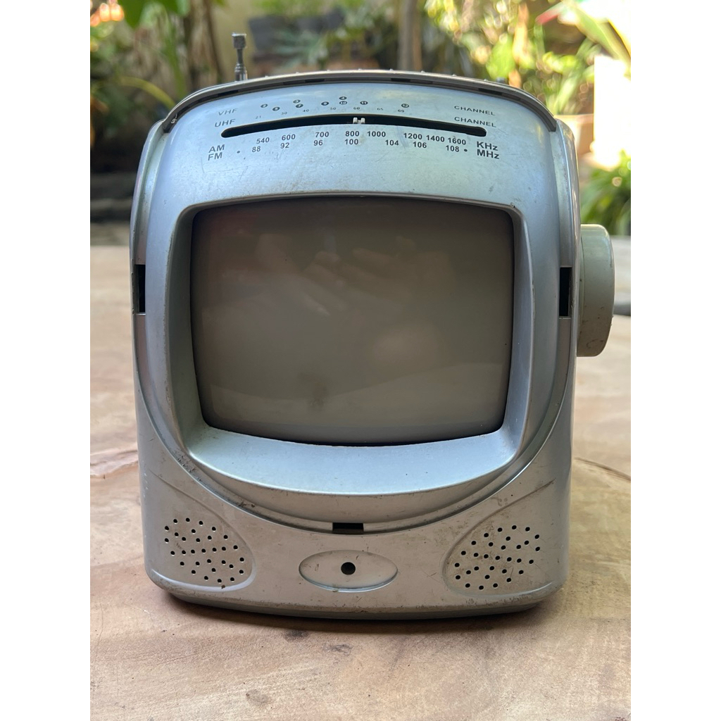 Black and White Personal Television 5.5 Inch / TV / Televisi Mini dengan Radio (AM / FM // VL / VH /