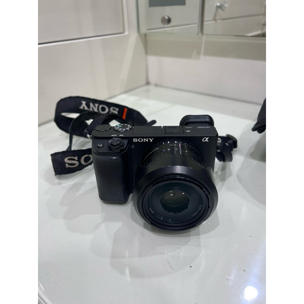 kamera sony a6400 second dengan lensa fix