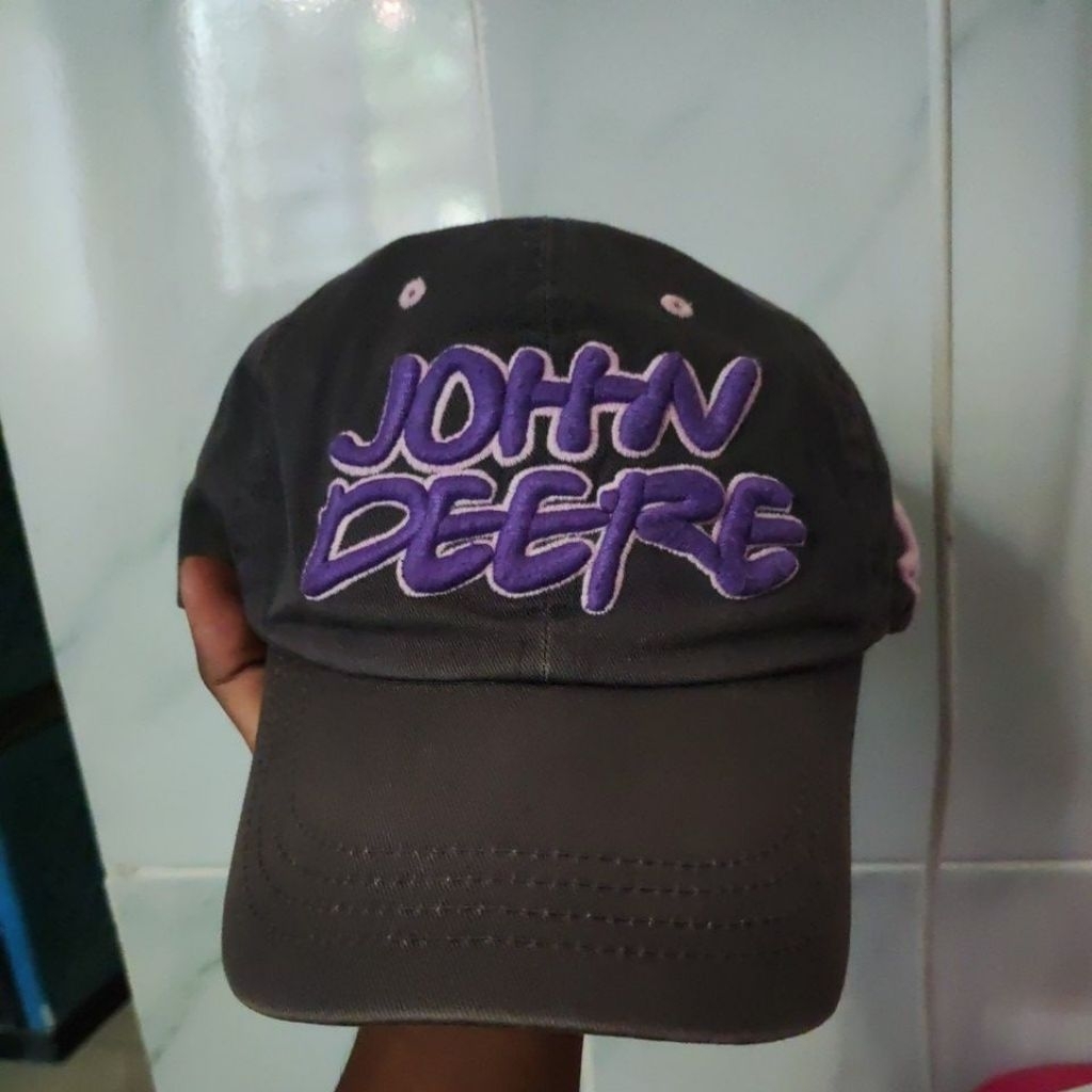 Topi John Deere