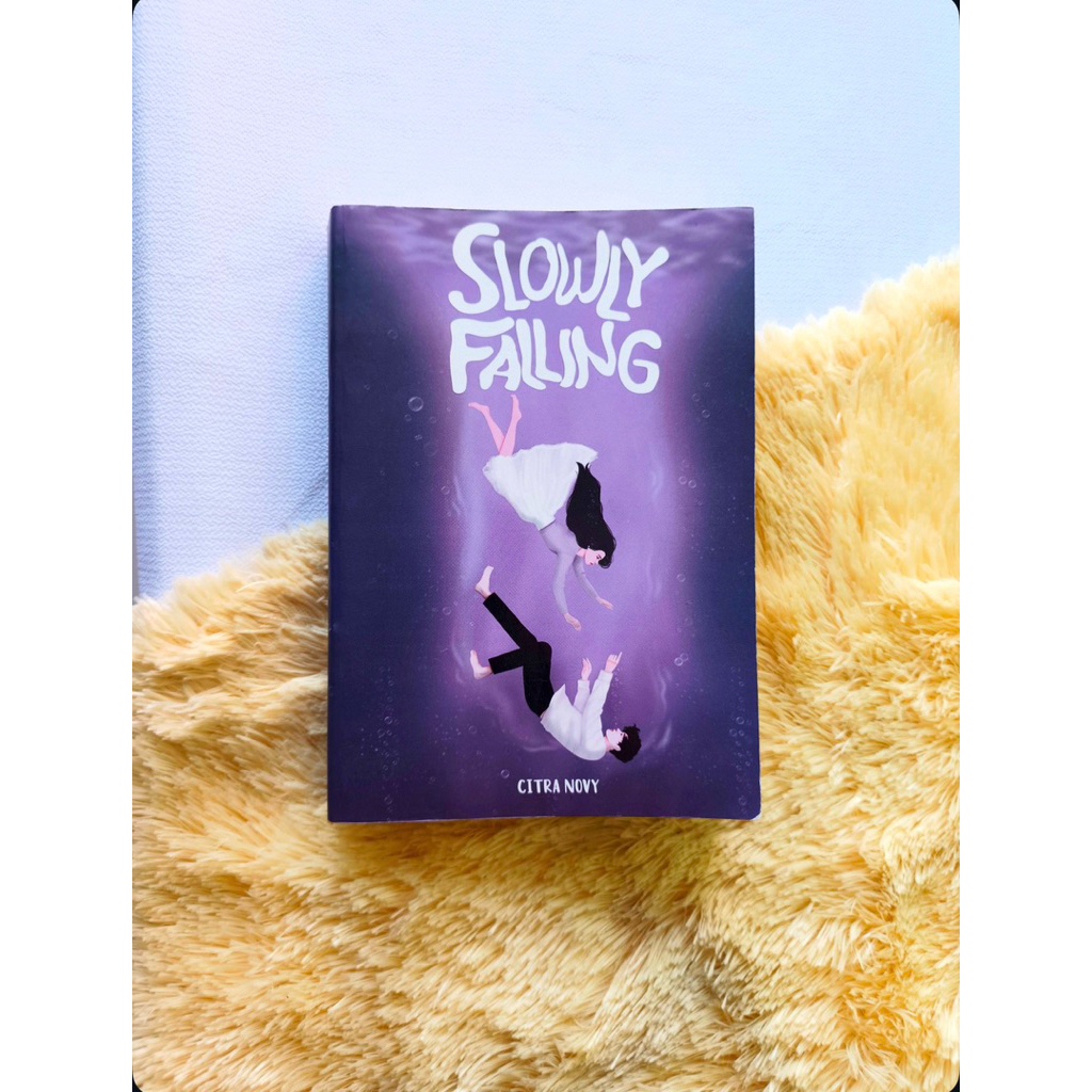 PRELOVED NOVEL - Slowly Falling