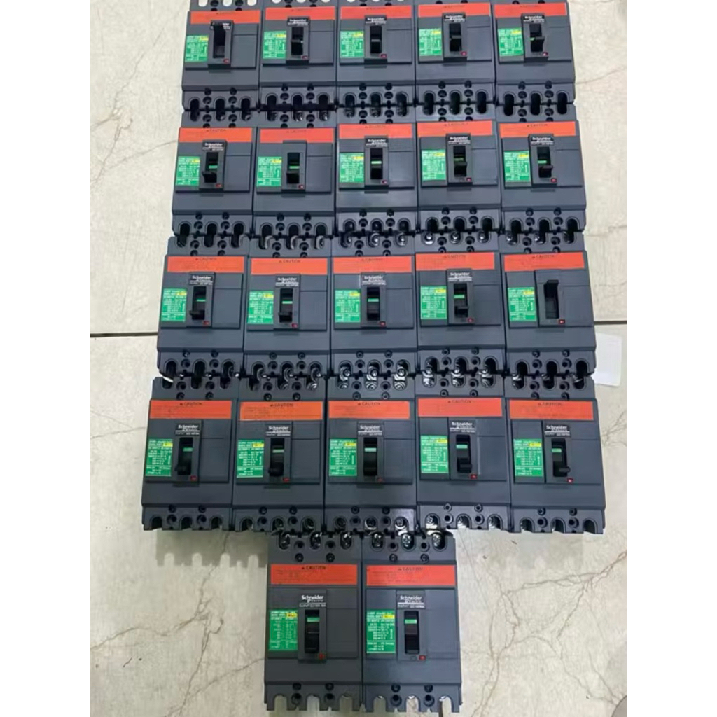 MCCB SCHNEIDER EZC 3POLL 15A. ORIGINAL 