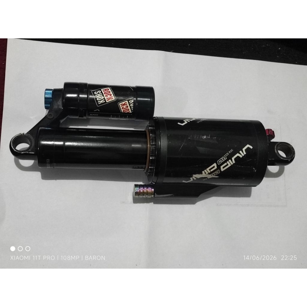 Rearshock model tabung angin rear shock sepeda MTB enduro downhill DH FR rockshox vivid Air R2C Comp