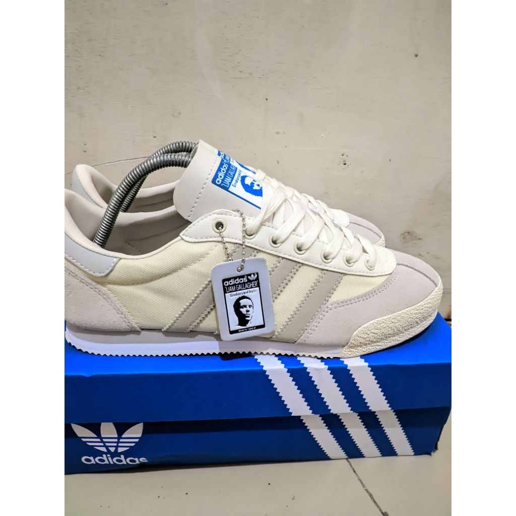 Adidas preloved SZ 43