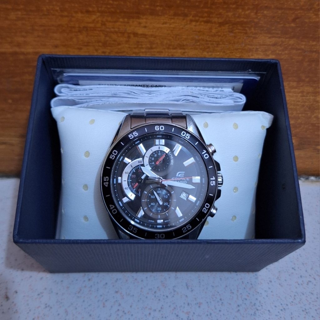 Jam Tangan Pria Casio Edifice EFV-550D-1AVUDF Chronograph Men Black Dial Stainless Steel Band
