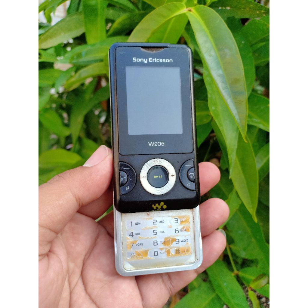 sony ericsson w20,jual gambling  tanpa batrey,no komplain no retur