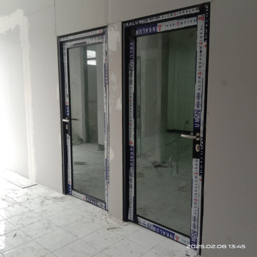 pintu aluminium / pintu kaca / pintu 0490 hitam kaca clear 200 x 90 / pintu aluminium murah / pintu 