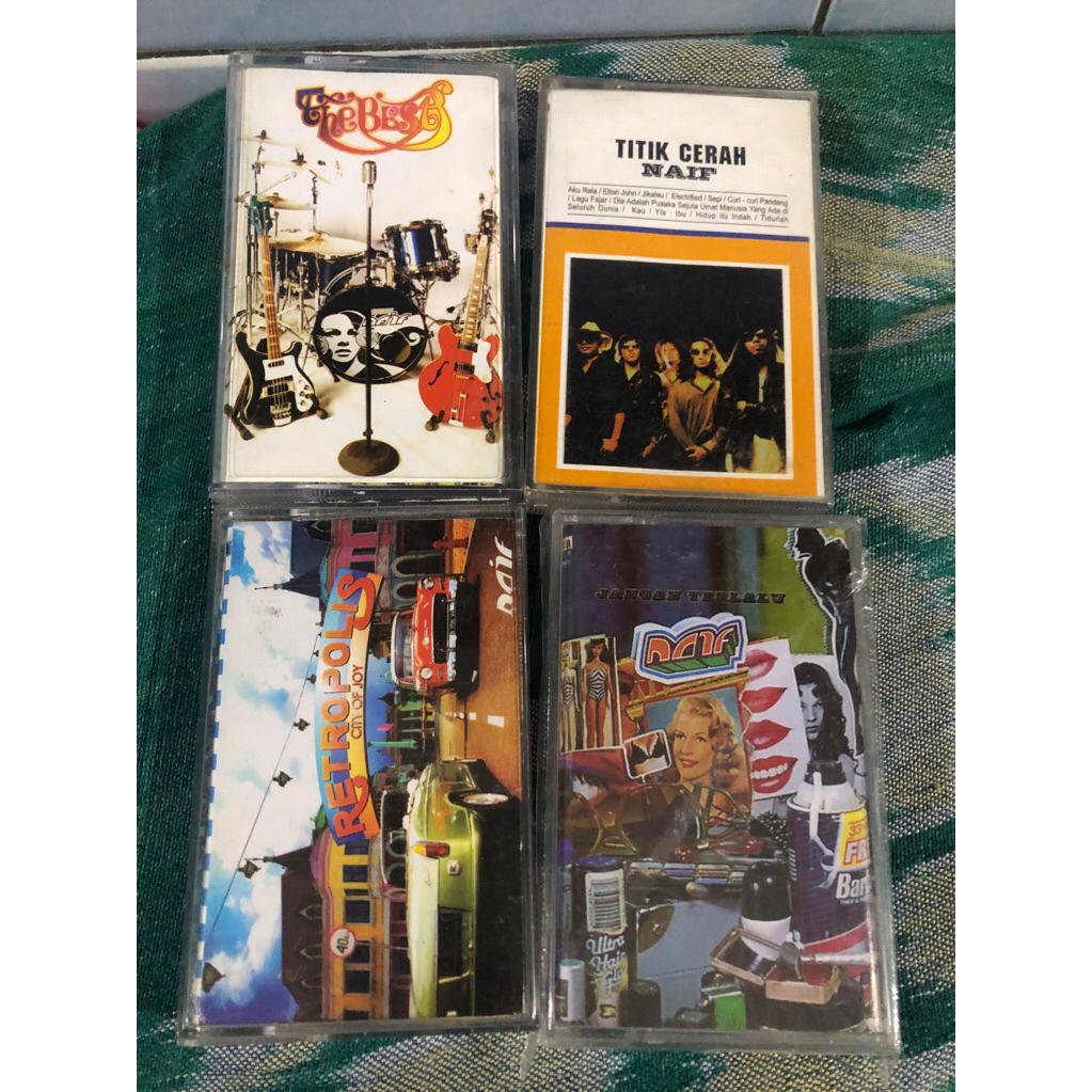 sepaket kaset pita naif