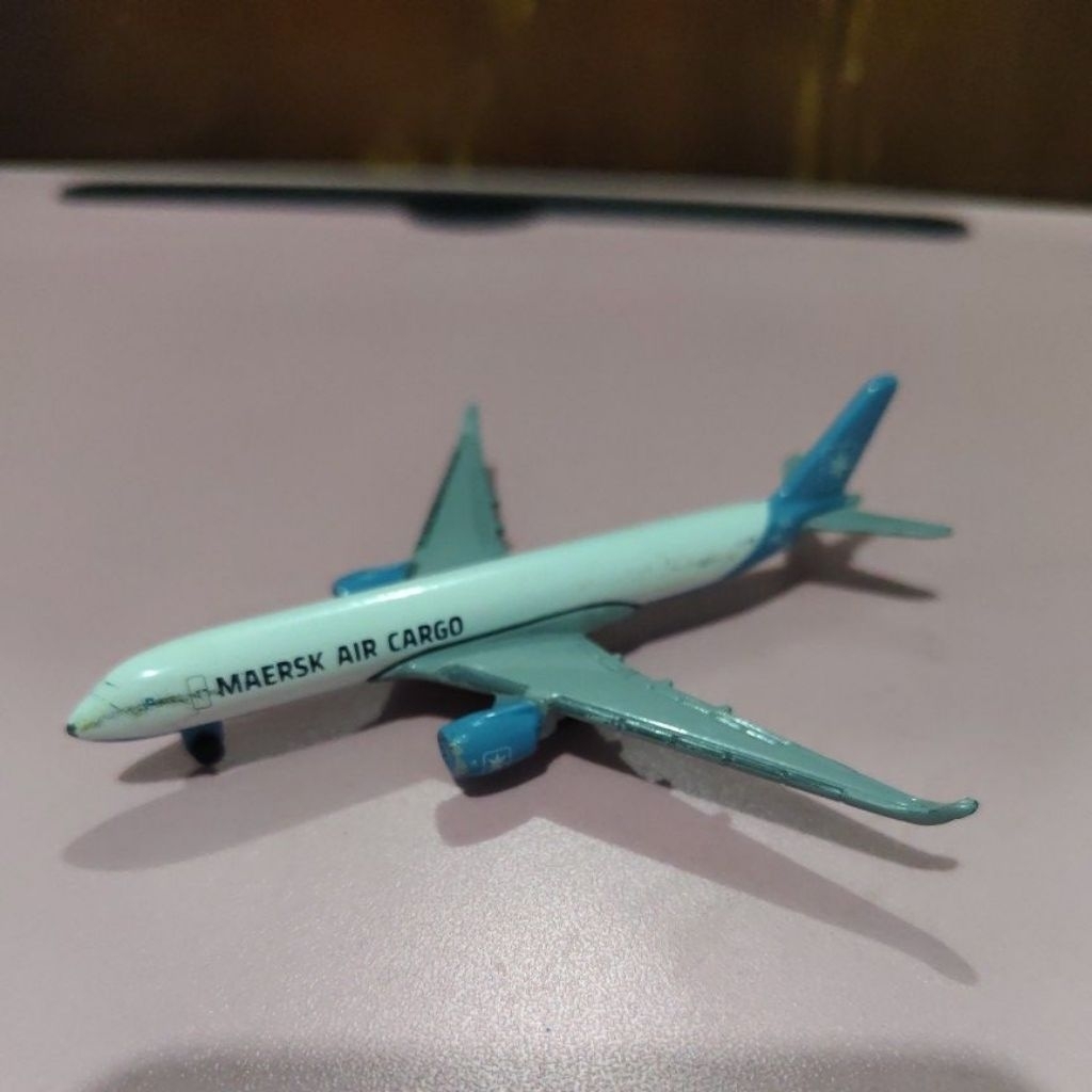 diecast majorette pesawat Maersk air cargo